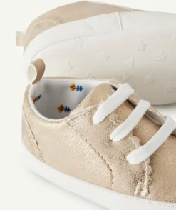 Baskets bébé fille couleur dorée avec animation lacets