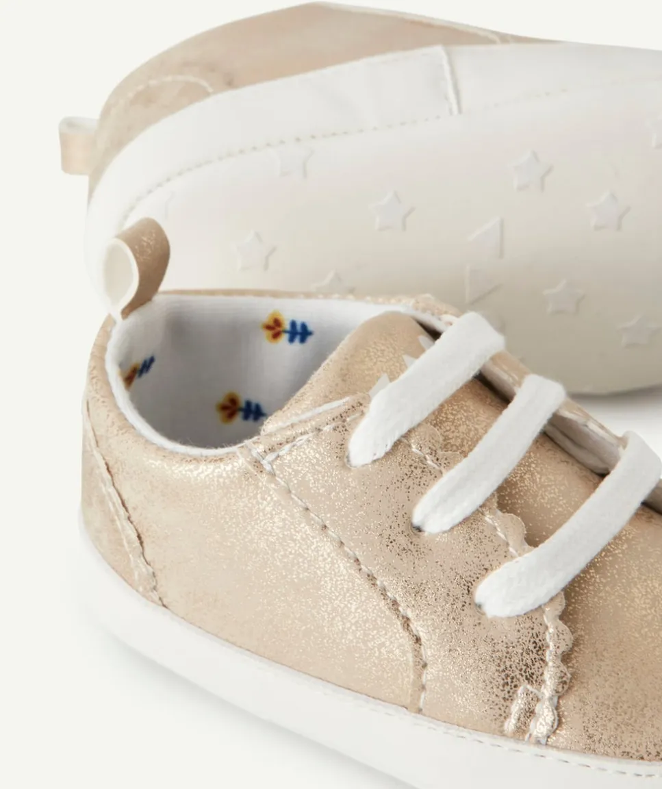 Baskets bébé fille couleur dorée avec animation lacets