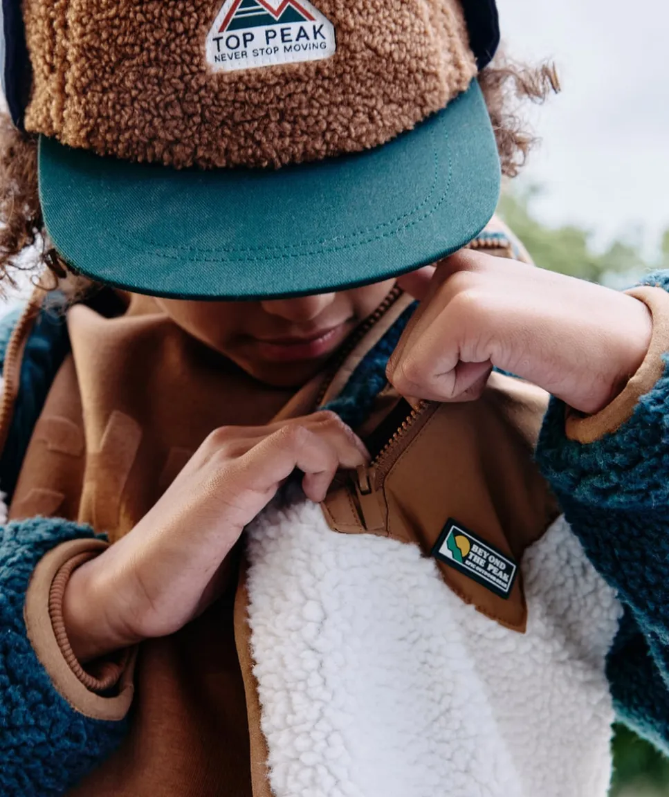 Casquette garçon en sherpa marron et bleu marine