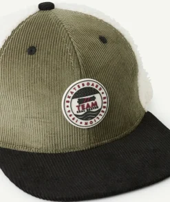 Casquette garçon tricolore en velours côtelé et bouclettes