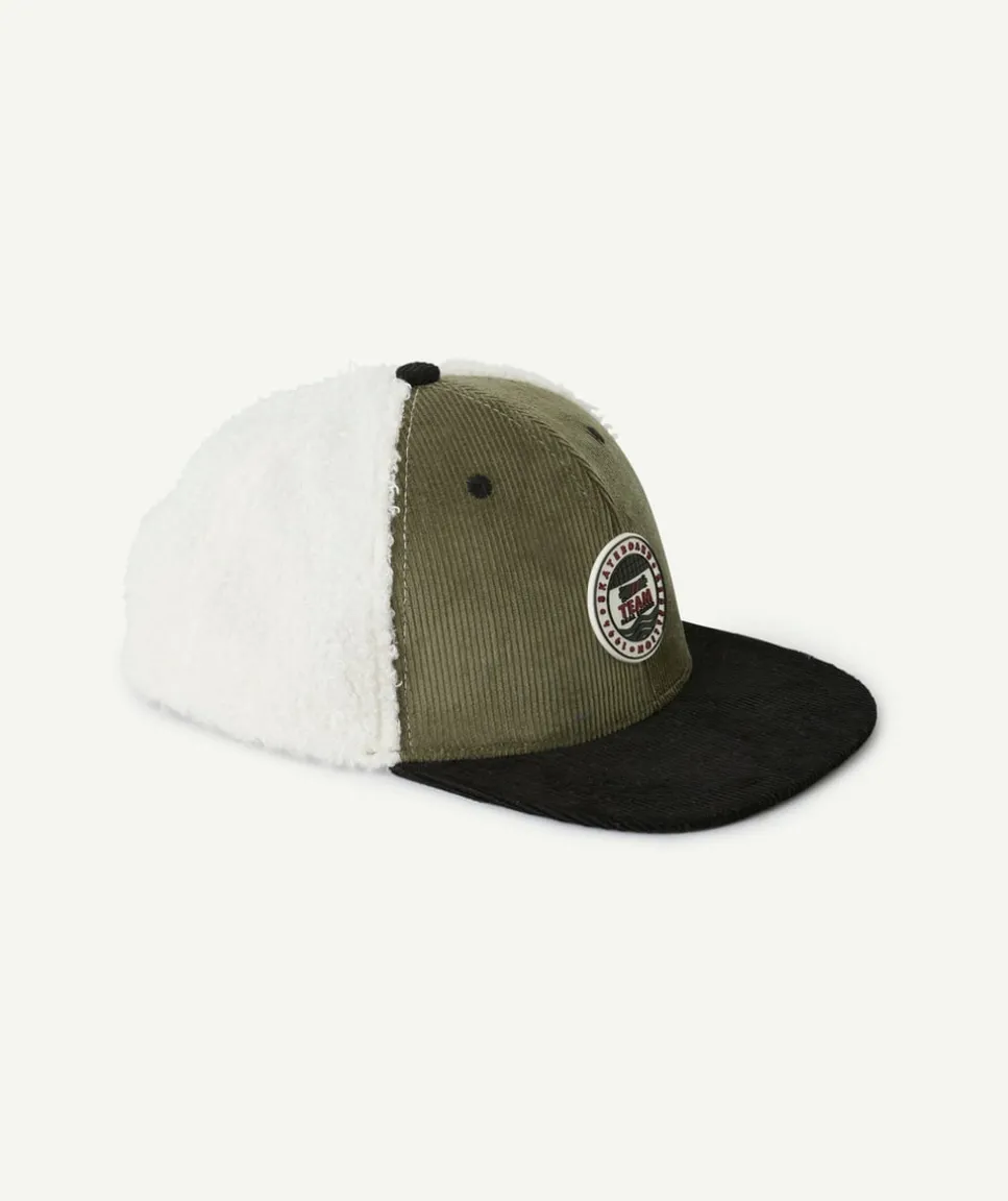 Casquette garçon tricolore en velours côtelé et bouclettes