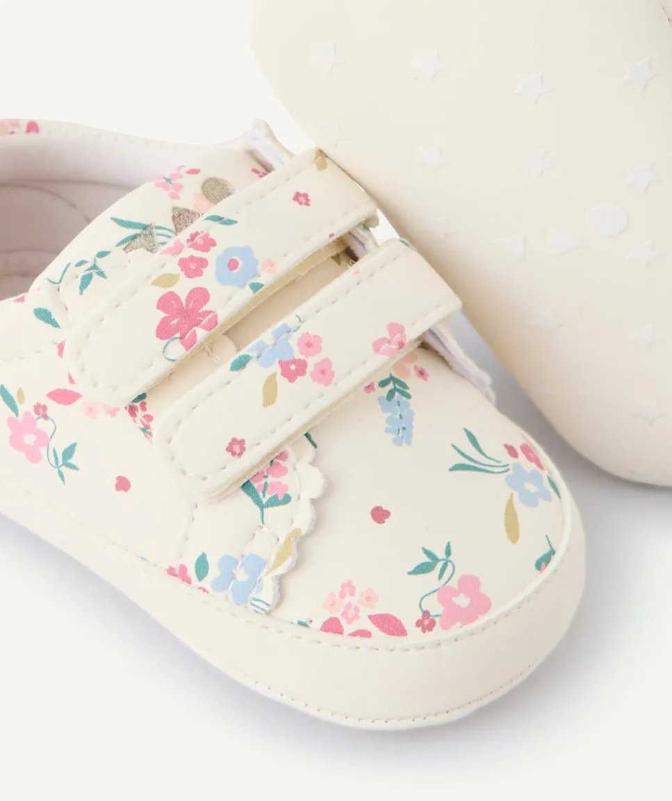Chaussons bébé fille fleuris