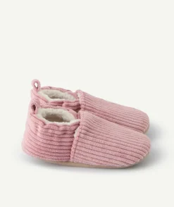 Chaussons bébé fille rose côtelé douillet