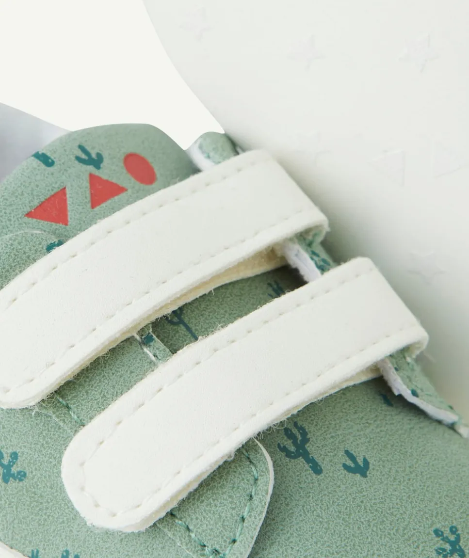 Chaussons style baskets bébé garçon verts imprimés cactus