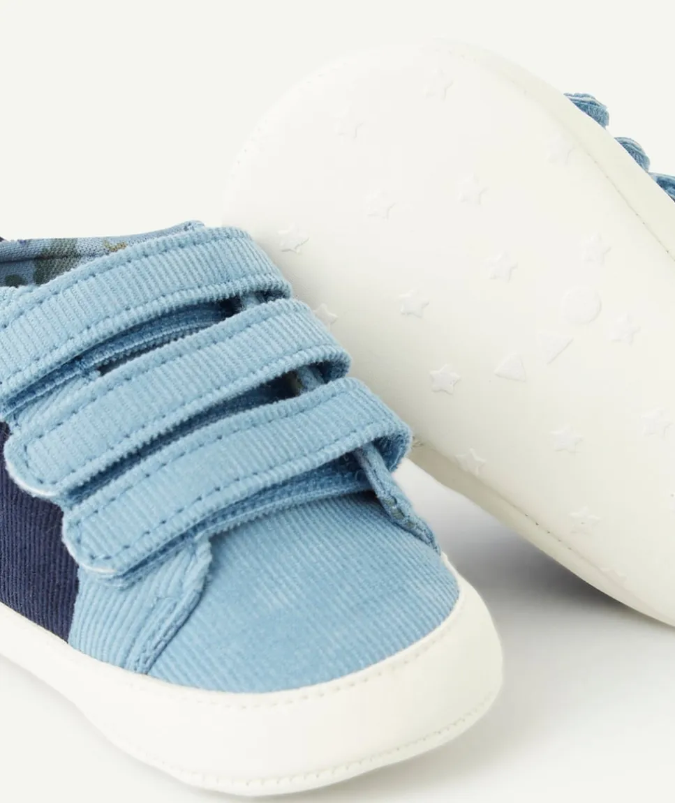Chaussons style baskets à scratchs bébé garçon en velours bleu