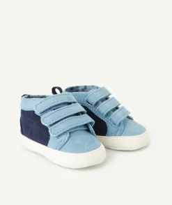 Chaussons style baskets à scratchs bébé garçon en velours bleu