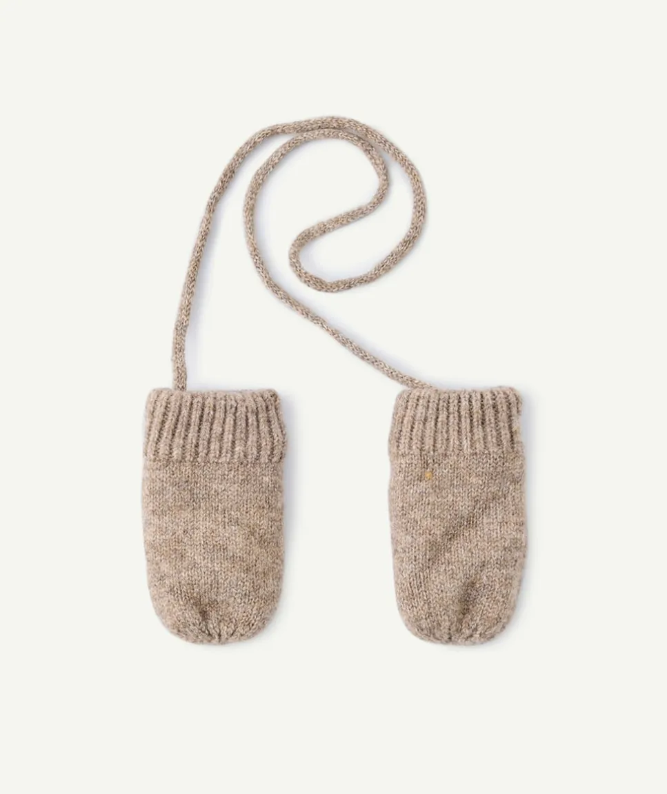 Gants bébé garçon beige en maille reliées par cordon