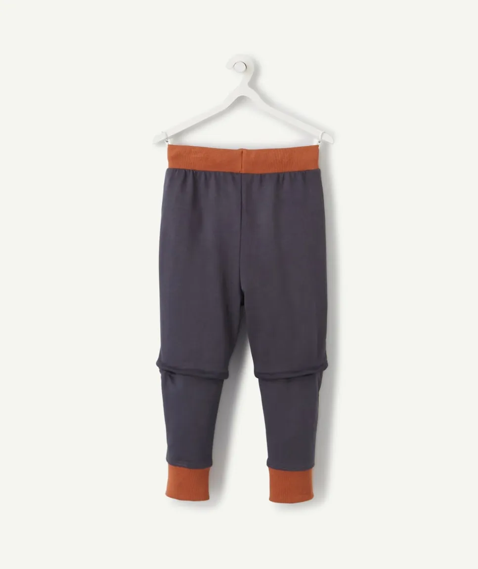 Le pantalon jogging bleu marine et terracotta en coton pima
