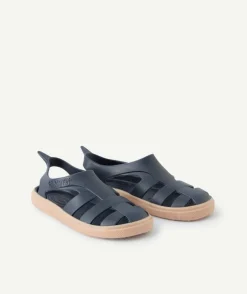 Sandales bébé fille pour la plage bleu marine