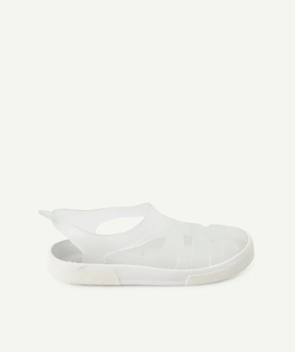 Sandales enfant pour la plage transparente