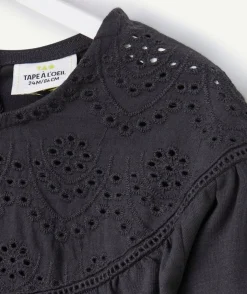 T-shirt bébé fille en coton bio gris foncé et broderies anglaise